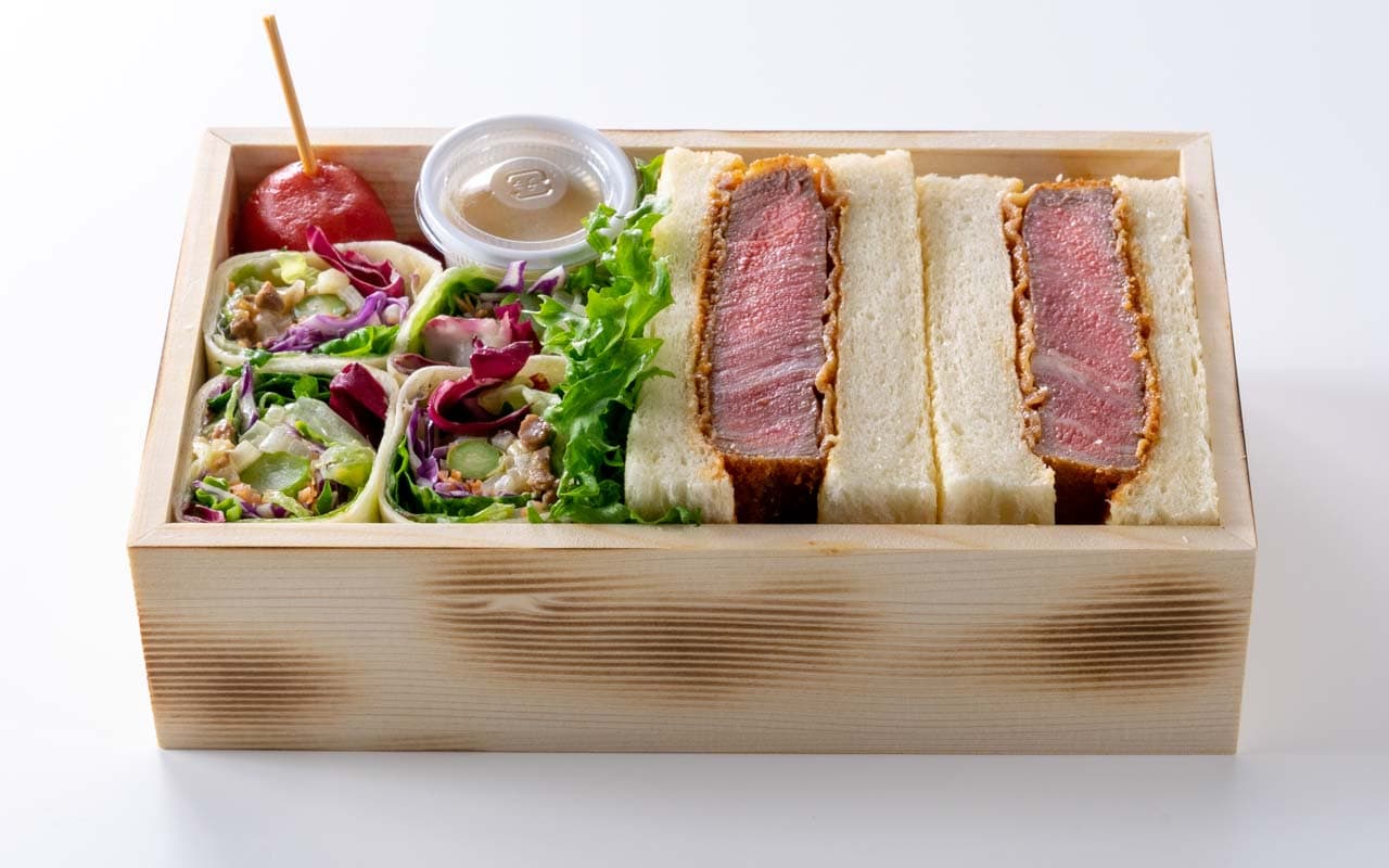 A4ランク黒毛和牛肉の厚切りフィレカツサンド w/牛肉しぐれ煮と野菜のトルティーヤ / Thick sliced rankA-4 Japanese black bristle beef tenderloin with simmered beef and vegetable tortillas