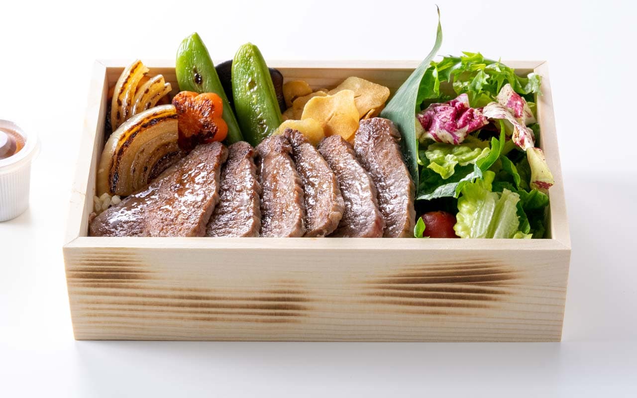 A4ランク黒毛和牛肉のテンダーロインステーキと“銀杏”オリジナルガーリックライス / RankA-4 Japanese black bristle beef tenderloin steak and Icho traditional original garlic rice