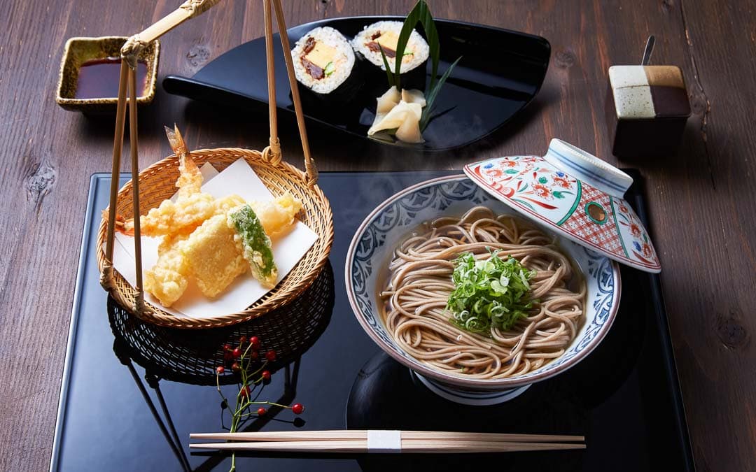 年越しそば（太巻き2貫付き）