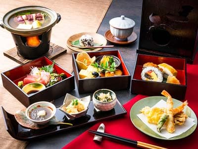 季節の味覚三段弁当