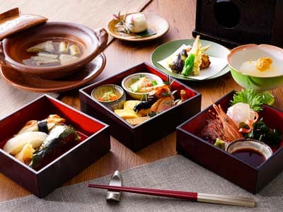 冬の味覚三段弁当