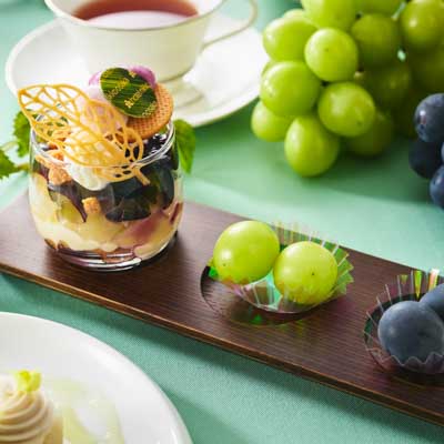 ぶどう狩りアフタヌーンティーセット 秋のミニパフェと2種のぶどう食べ比べ