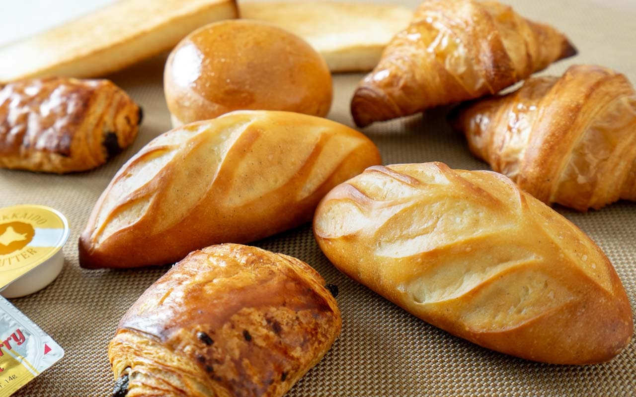 種類豊富なパン、ベーカリー、ジャムのイメージ