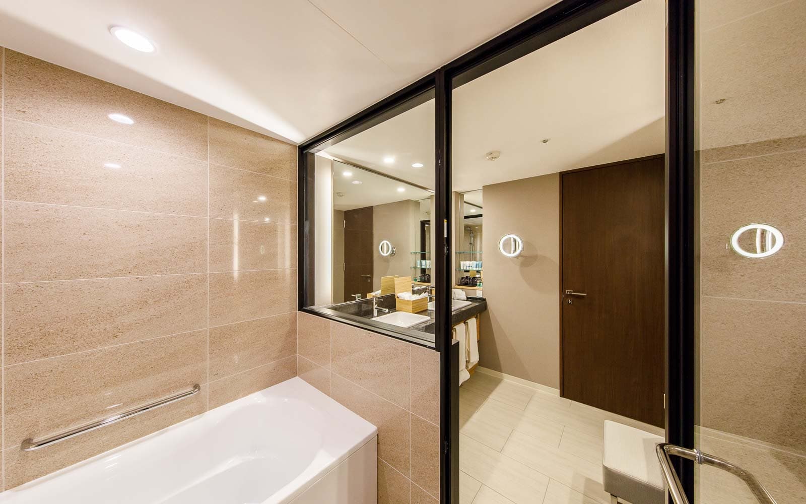 ニッコープレミアム ダブル 夜のベッドルーム / Nikko Premium Double Bed Room at night